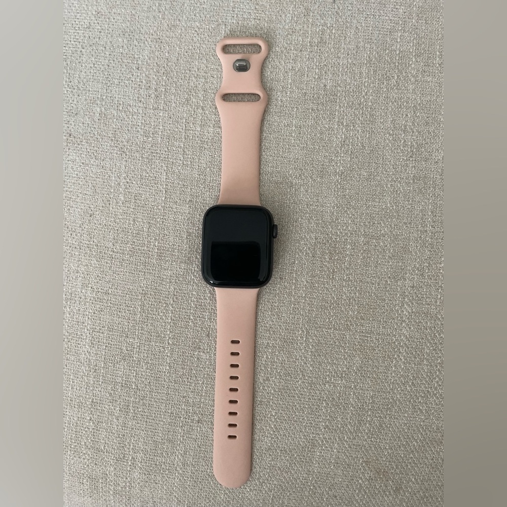 Apple Watch SE 44mm Space Gray Alu Black Sport Band. Pink band included!